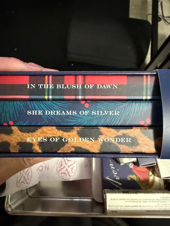 AVON HOLIDAY BOX SET COLLECTORS makeup - Picture 3 of 16
